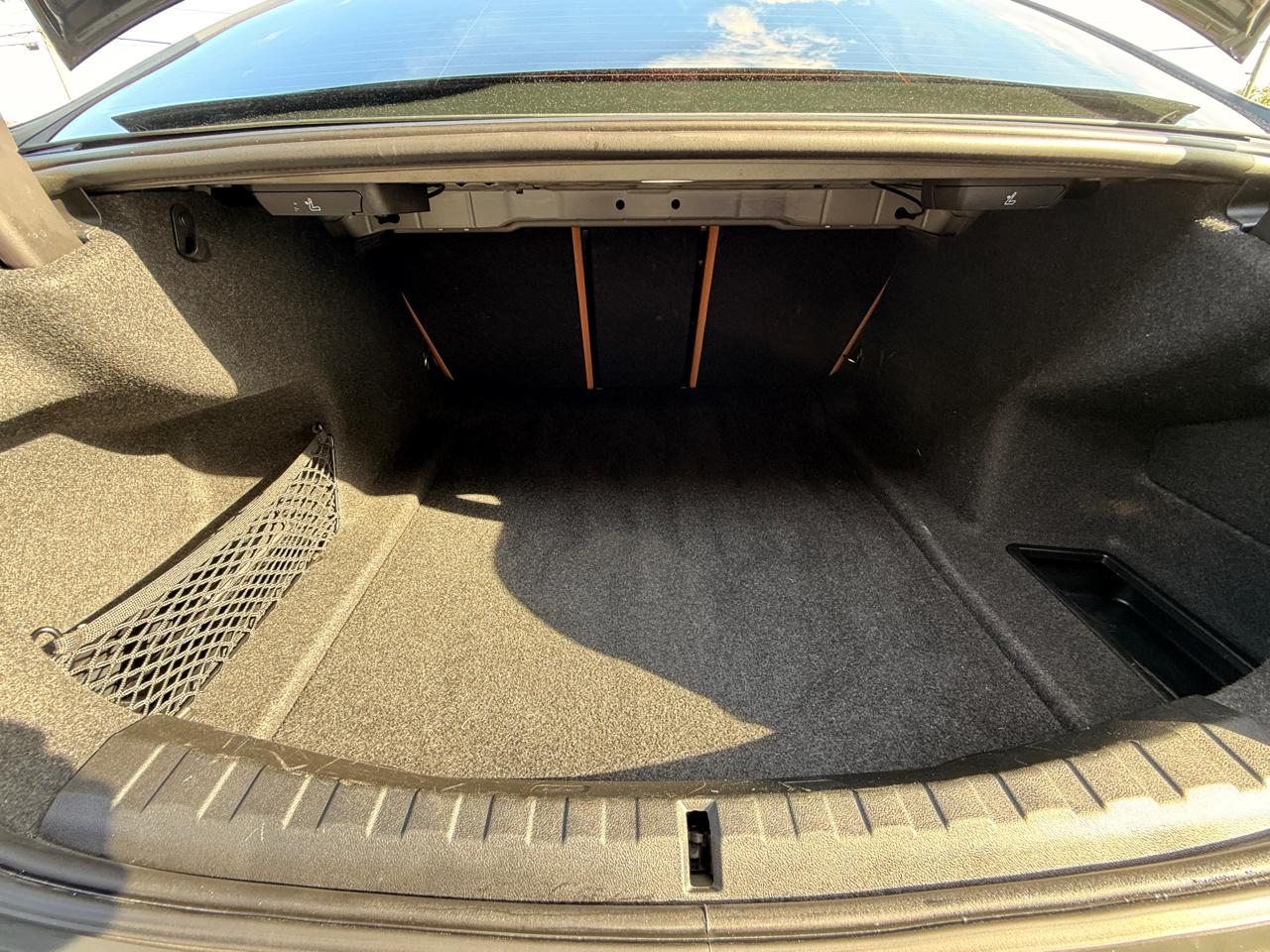 BMW 3-Series 330i 2023