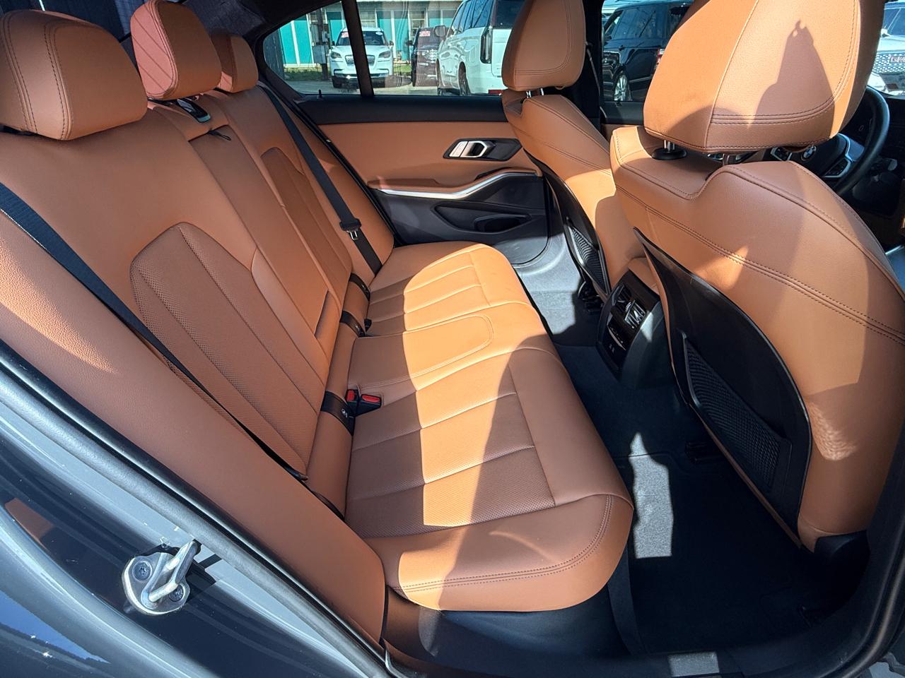 BMW 3-Series 330i 2023