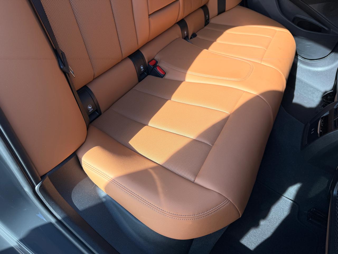 BMW 3-Series 330i 2023