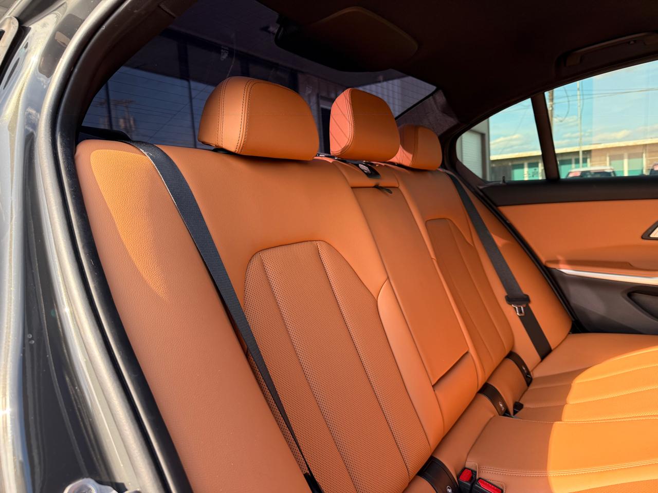 BMW 3-Series 330i 2023