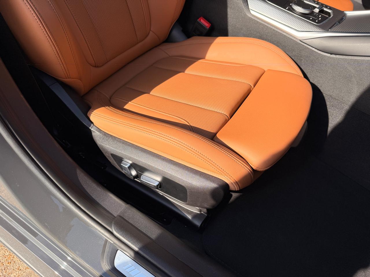 BMW 3-Series 330i 2023