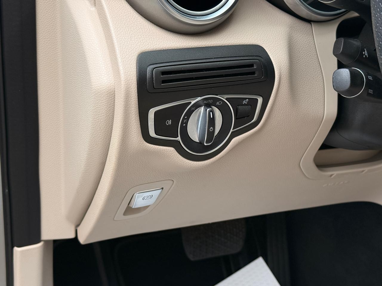 Mercedes-Benz GLC-Class GLC300 2019