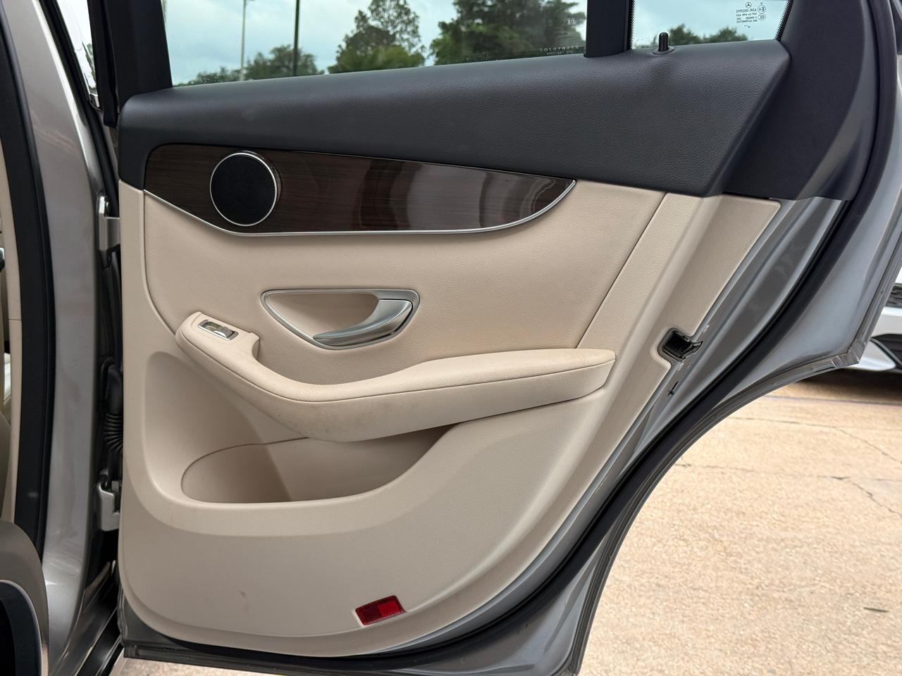 Mercedes-Benz GLC-Class GLC300 2019