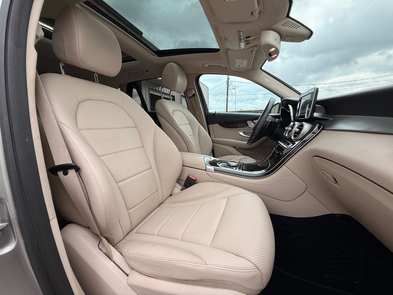 Mercedes-Benz GLC-Class GLC300 2019