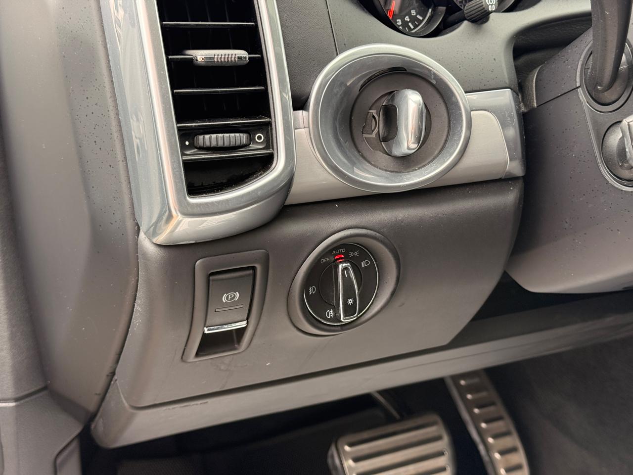 Porsche Cayenne GTS 2016
