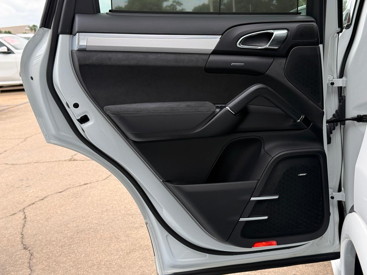 Porsche Cayenne GTS 2016