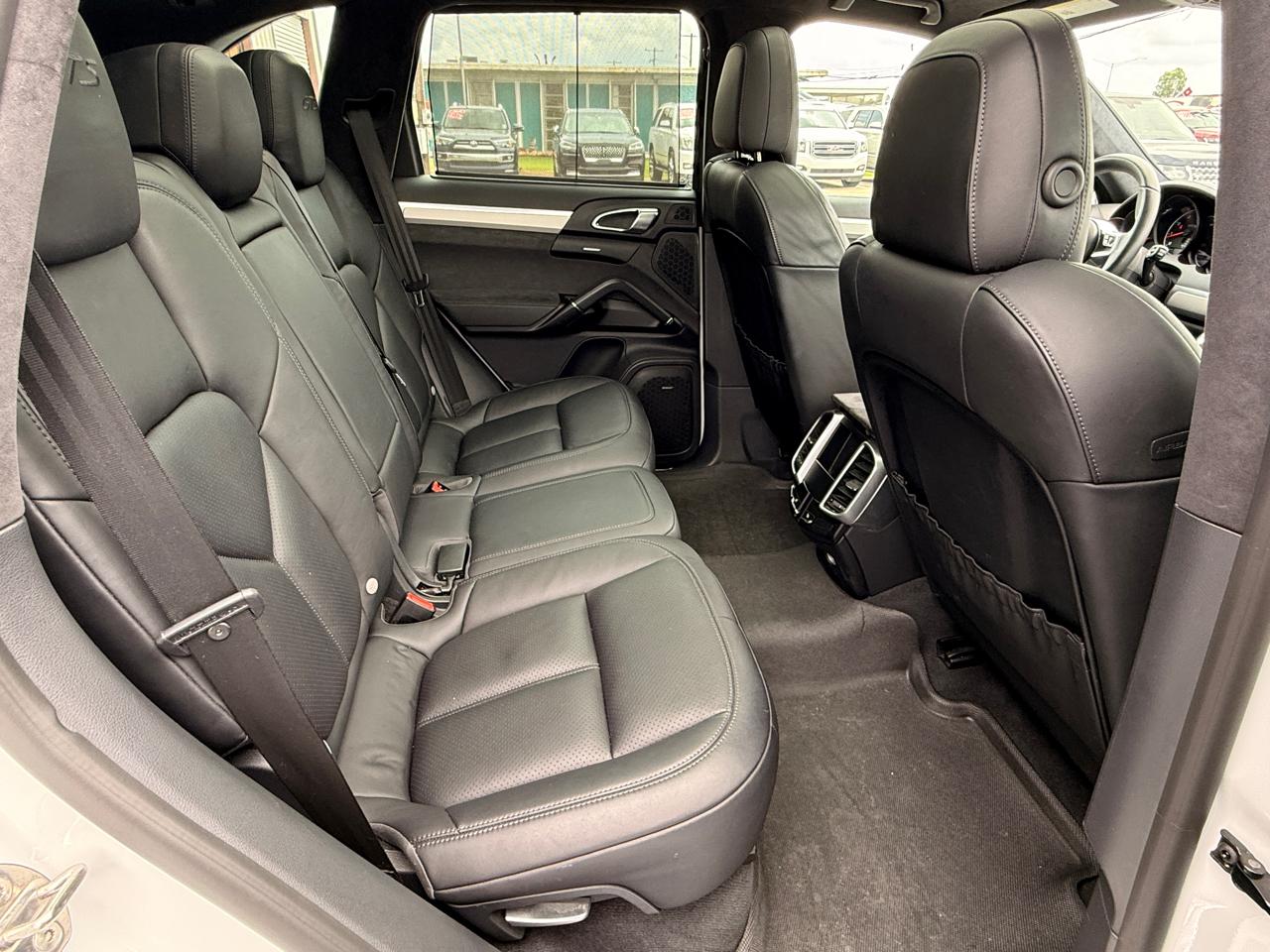 Porsche Cayenne GTS 2016