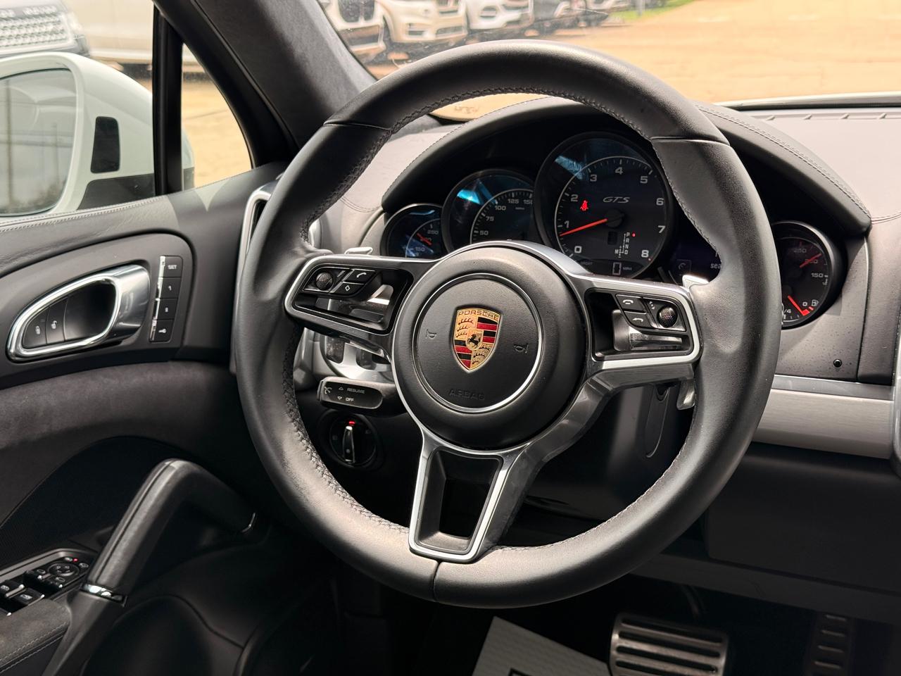 Porsche Cayenne GTS 2016