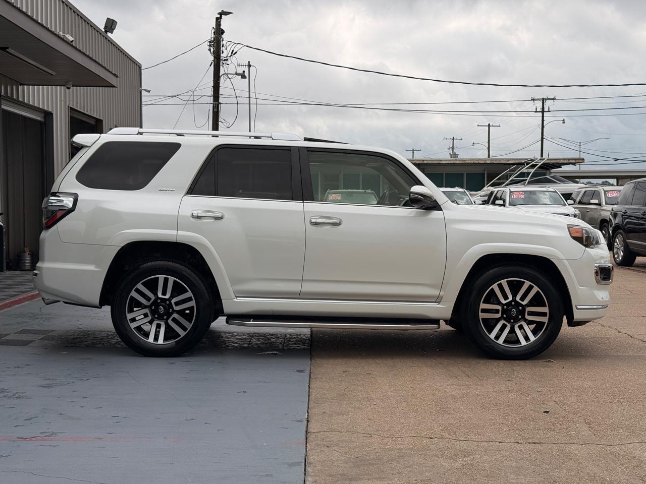 Toyota 4Runner SR5 2WD 2019