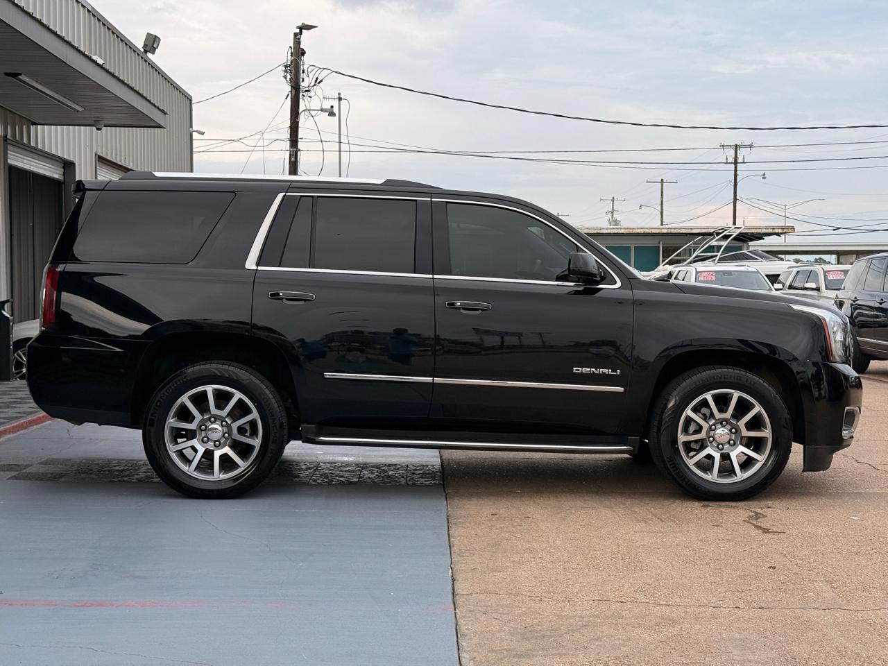 GMC Yukon Denali 4WD 2017
