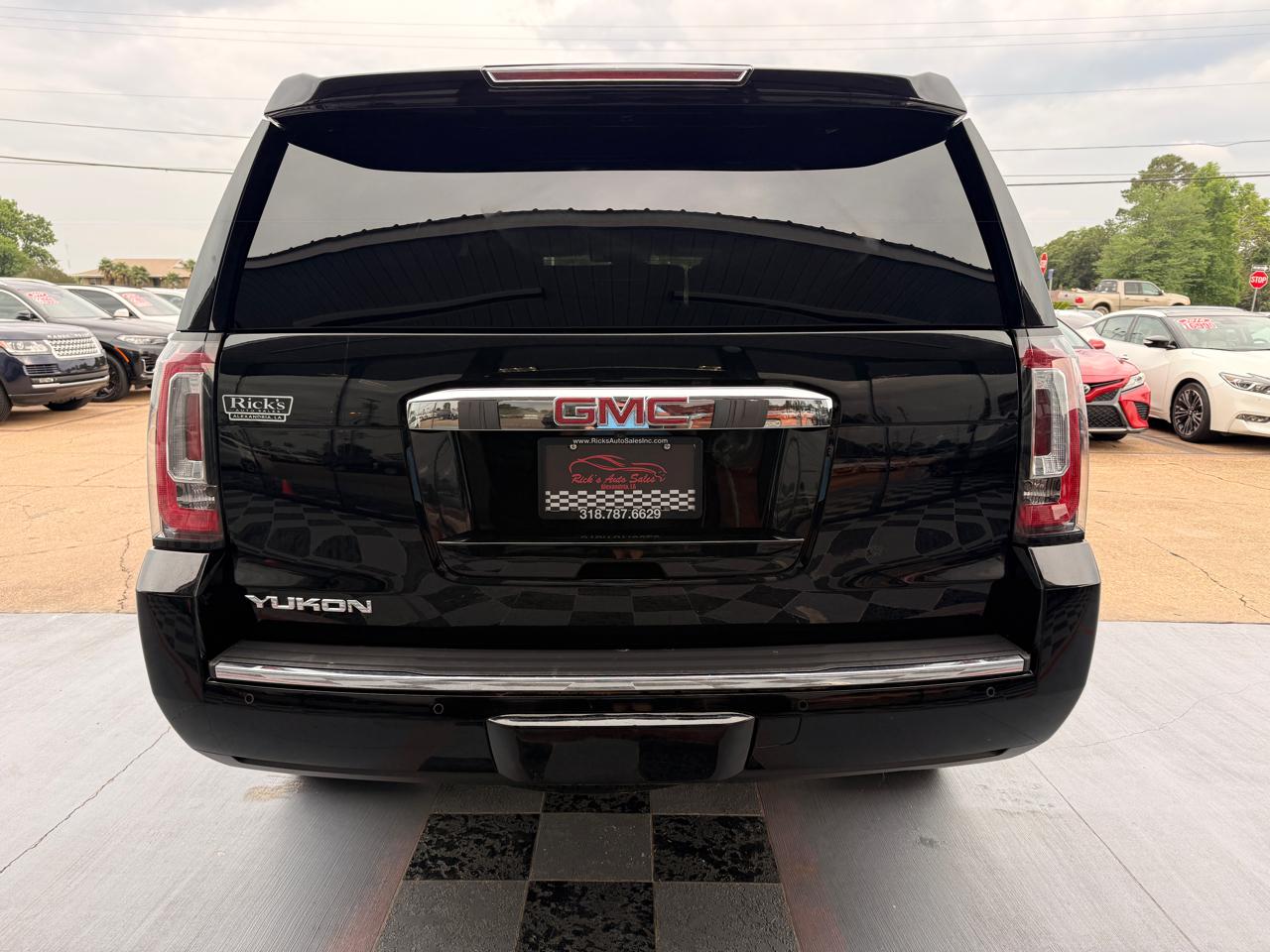 GMC Yukon Denali 4WD 2017
