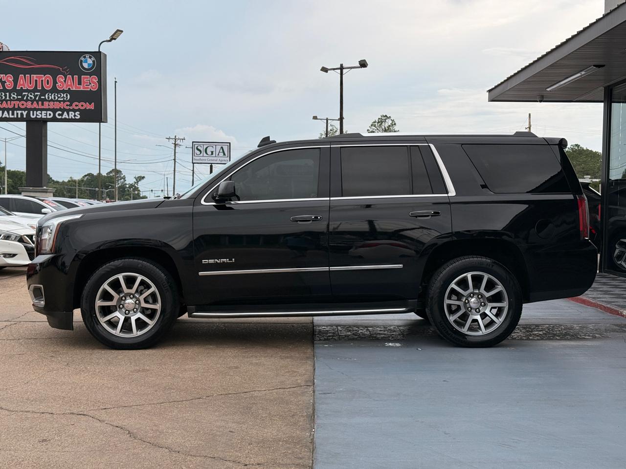 GMC Yukon Denali 4WD 2017
