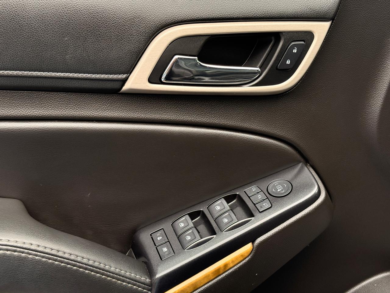 GMC Yukon Denali 4WD 2017