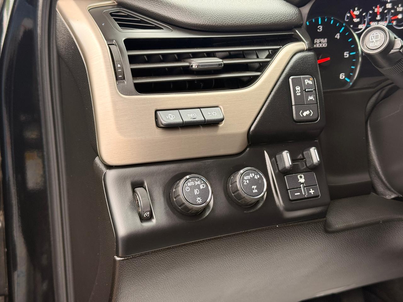 GMC Yukon Denali 4WD 2017