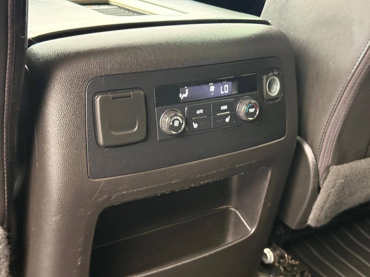 GMC Yukon Denali 4WD 2017