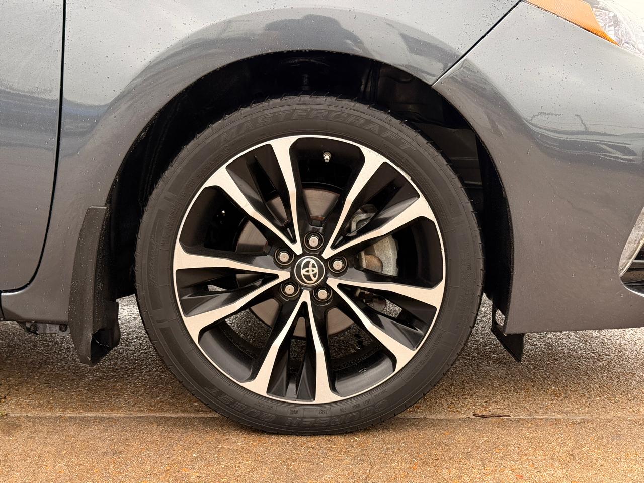 Toyota Corolla XLE CVT 2019