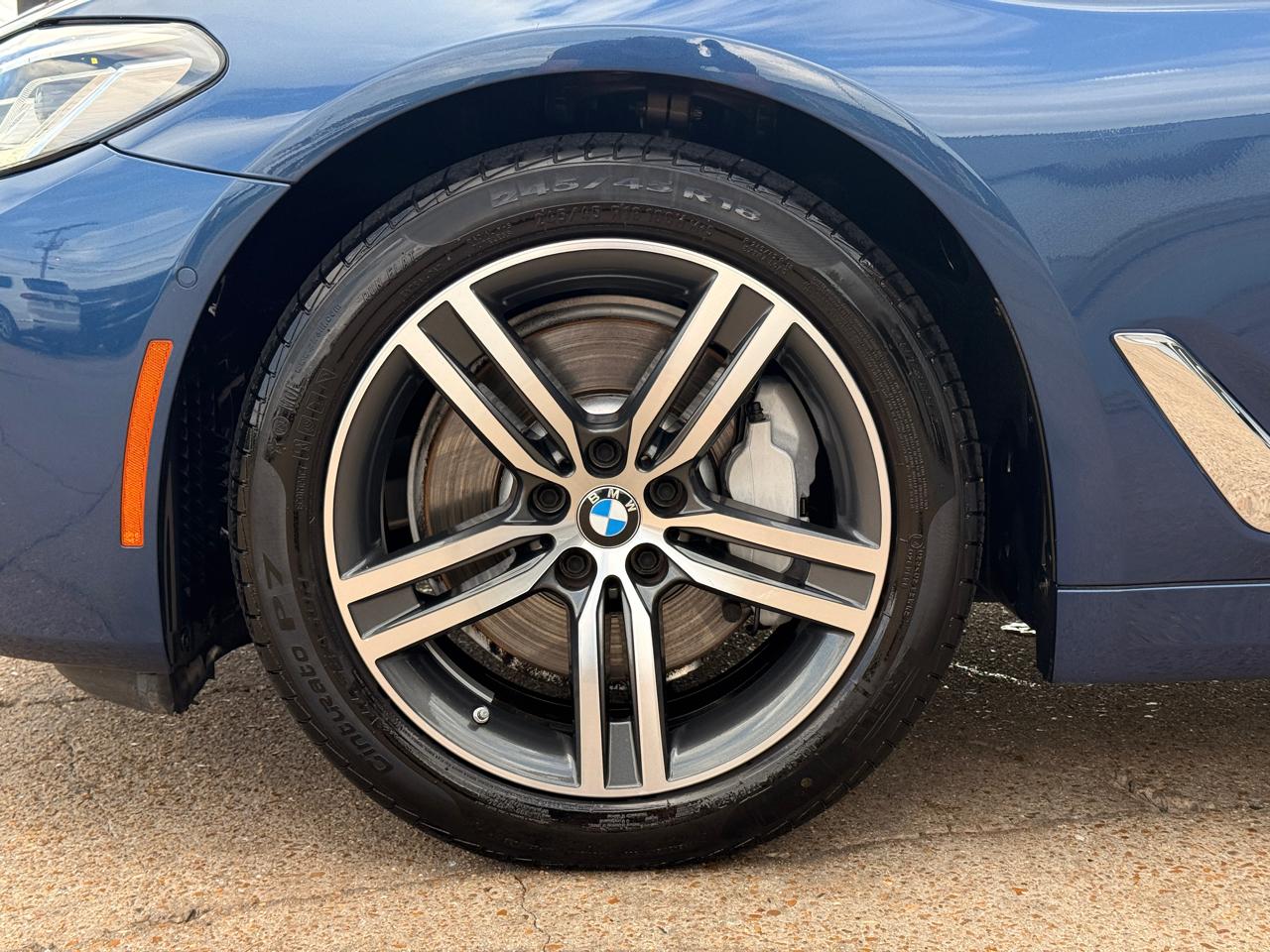 BMW 5-Series 530i 2021