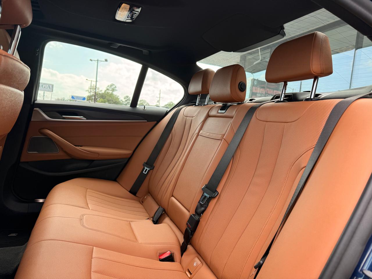 BMW 5-Series 530i 2021