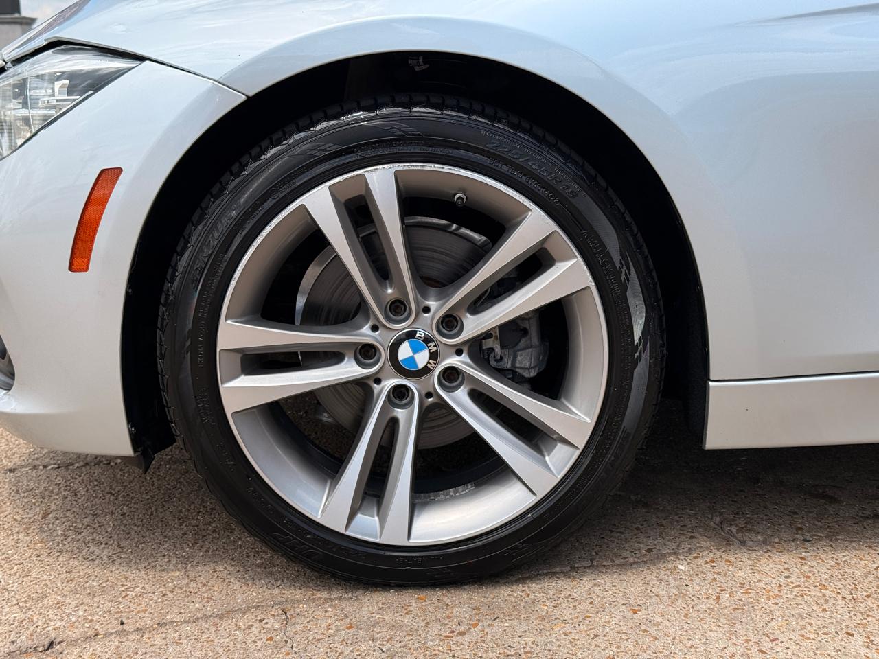 BMW 3-Series 330i SULEV Sedan 2017