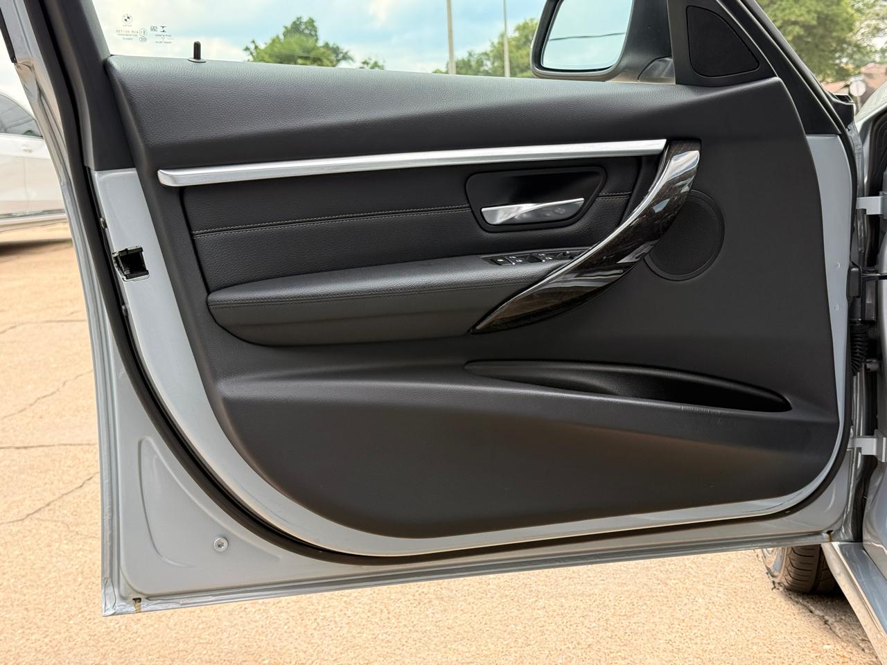 BMW 3-Series 330i SULEV Sedan 2017