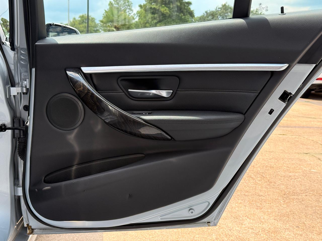 BMW 3-Series 330i SULEV Sedan 2017