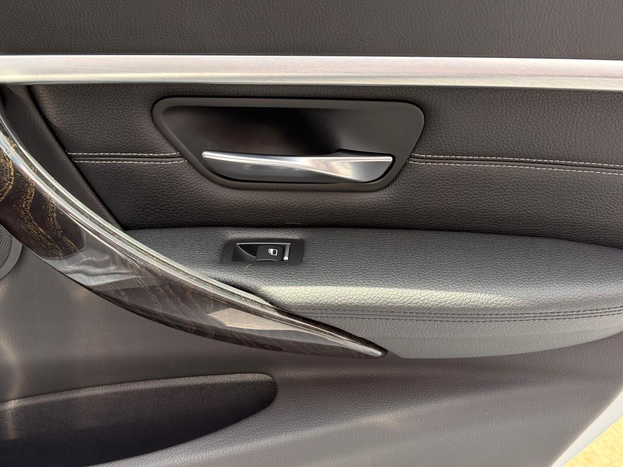 BMW 3-Series 330i SULEV Sedan 2017