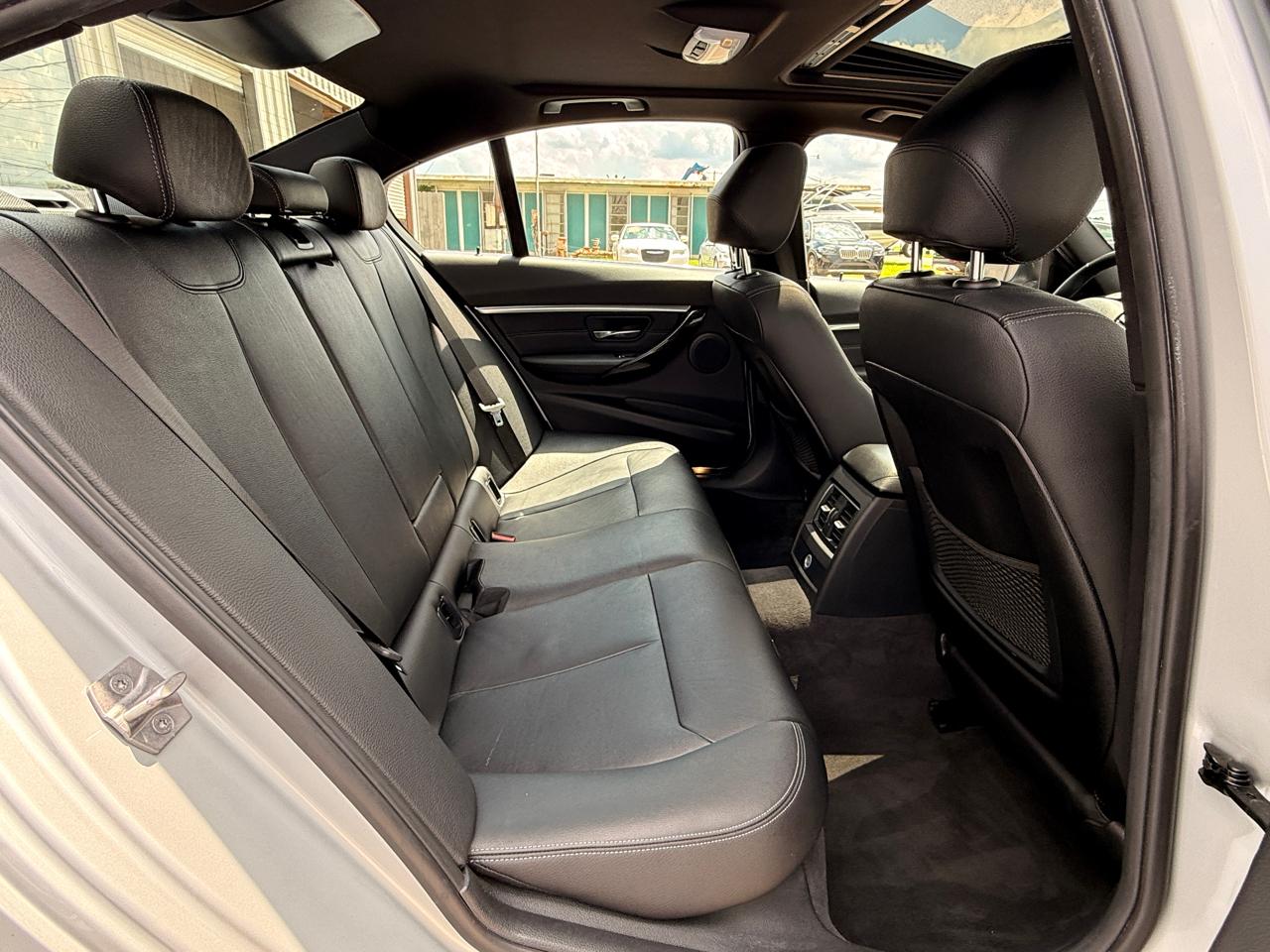 BMW 3-Series 330i SULEV Sedan 2017