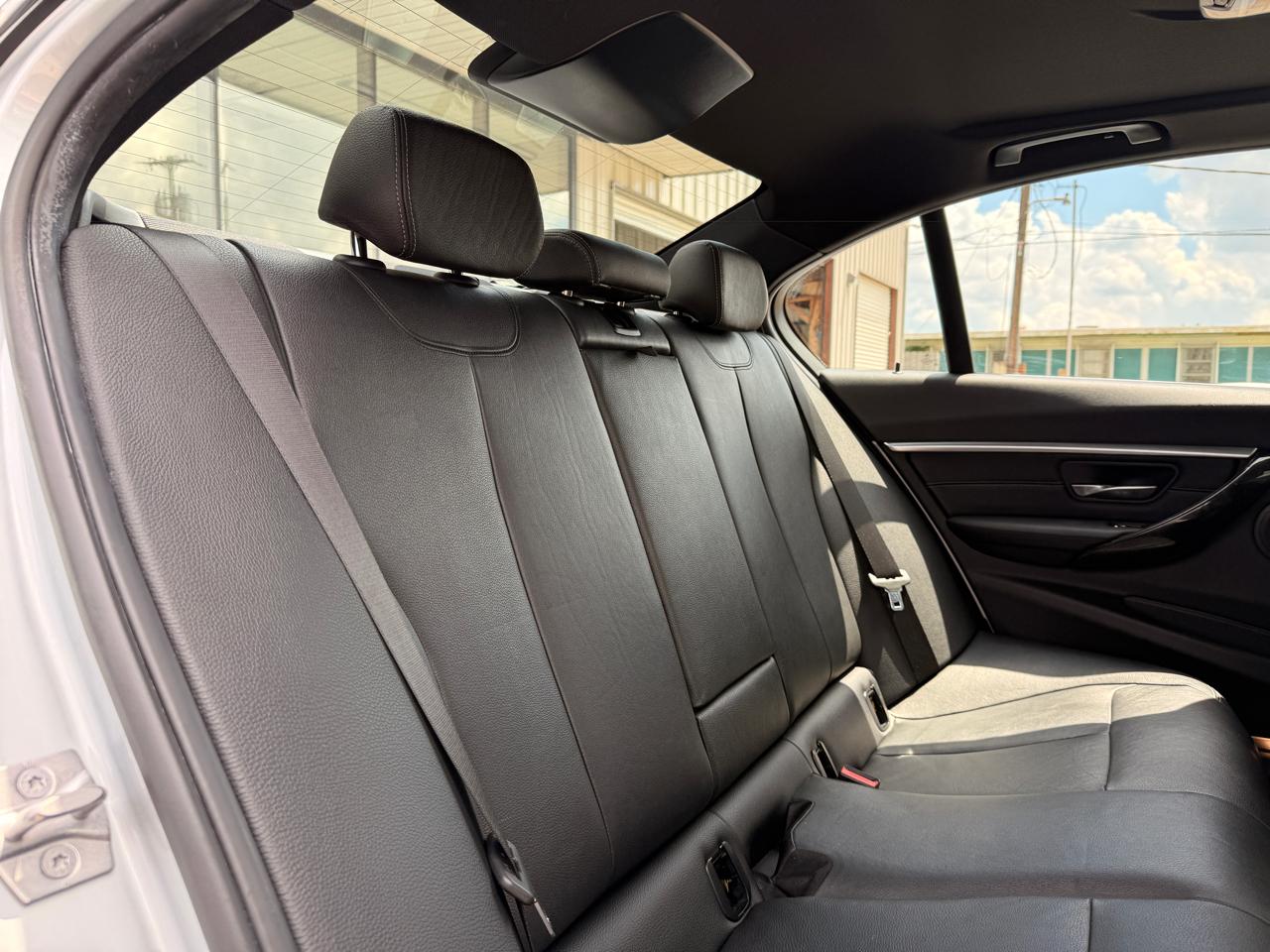 BMW 3-Series 330i SULEV Sedan 2017