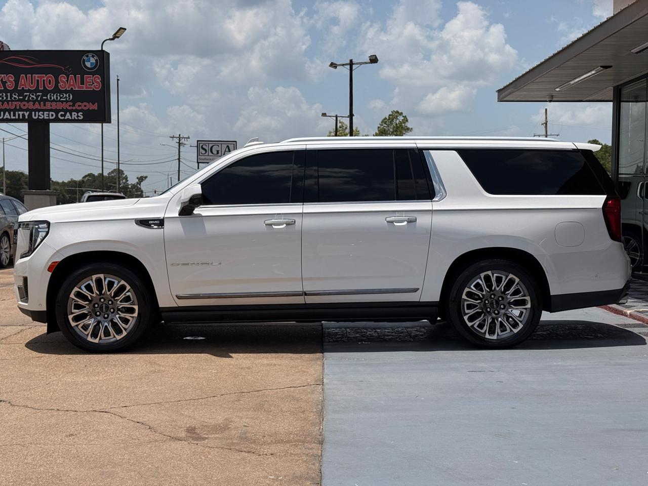 GMC Yukon XL Denali Ultimate 4WD 2024