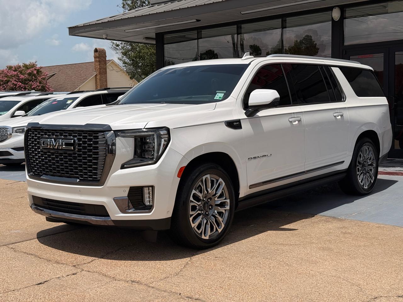 GMC Yukon XL Denali Ultimate 4WD 2024