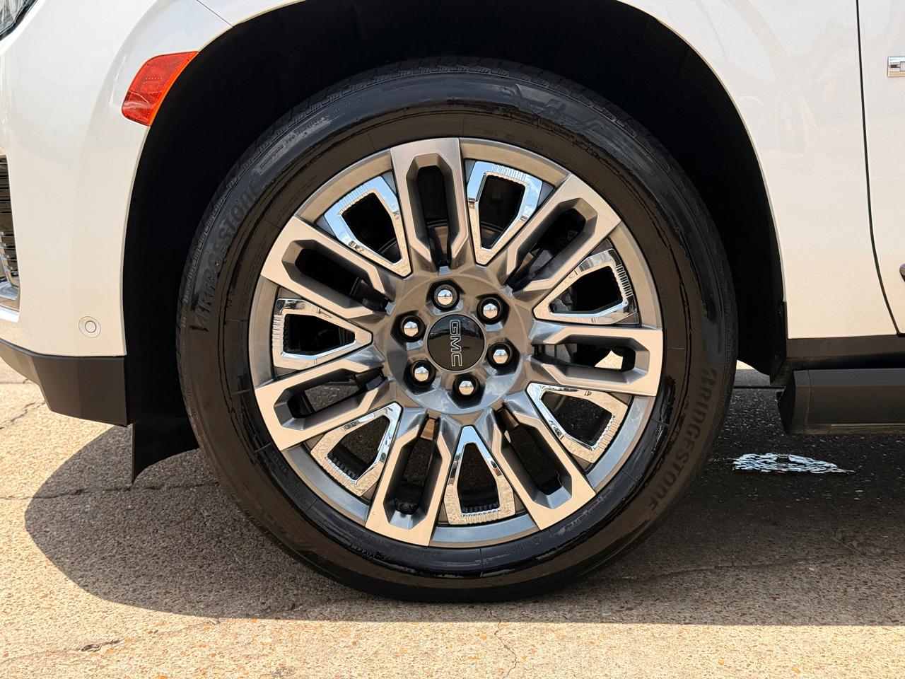 GMC Yukon XL Denali Ultimate 4WD 2024