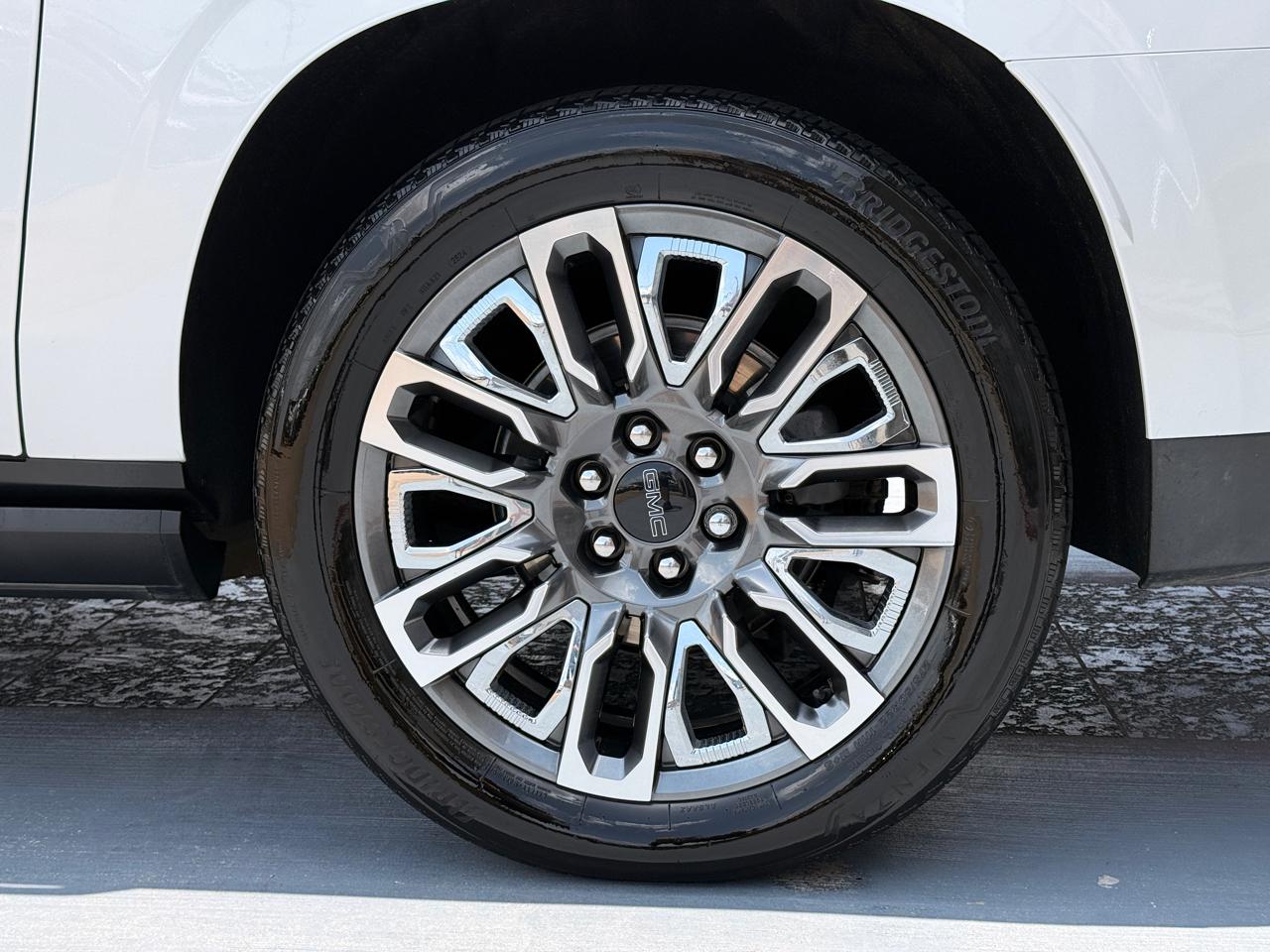GMC Yukon XL Denali Ultimate 4WD 2024