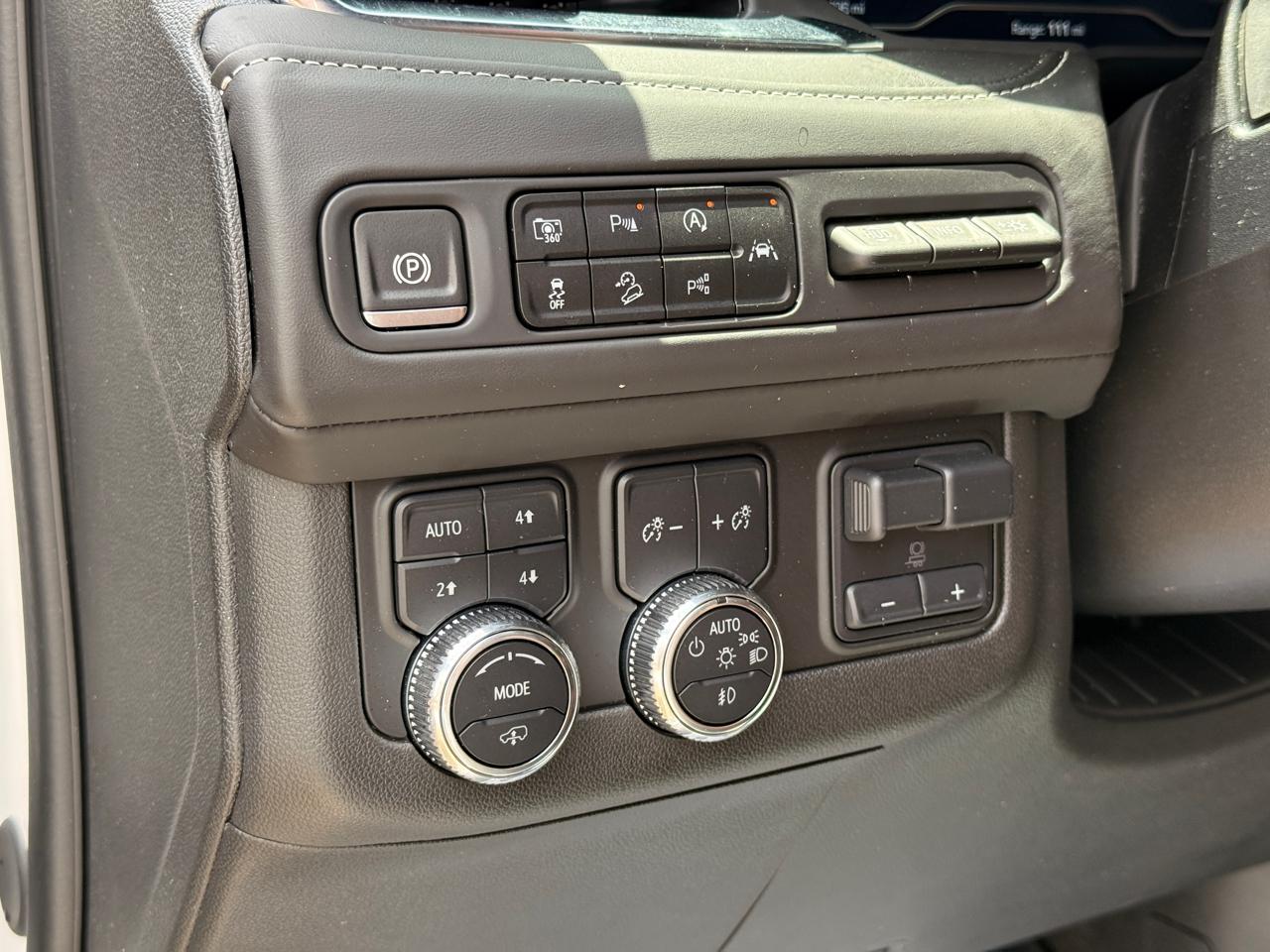 GMC Yukon XL Denali Ultimate 4WD 2024