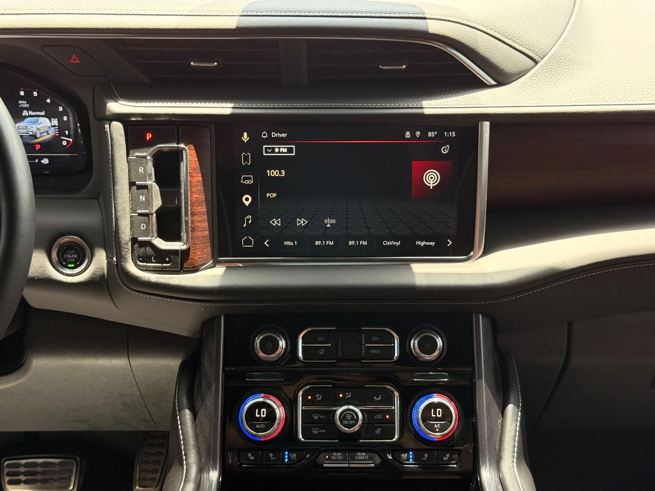 GMC Yukon XL Denali Ultimate 4WD 2024