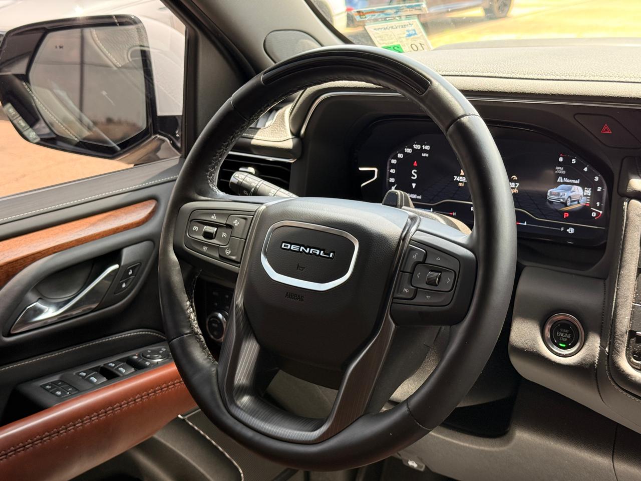 GMC Yukon XL Denali Ultimate 4WD 2024