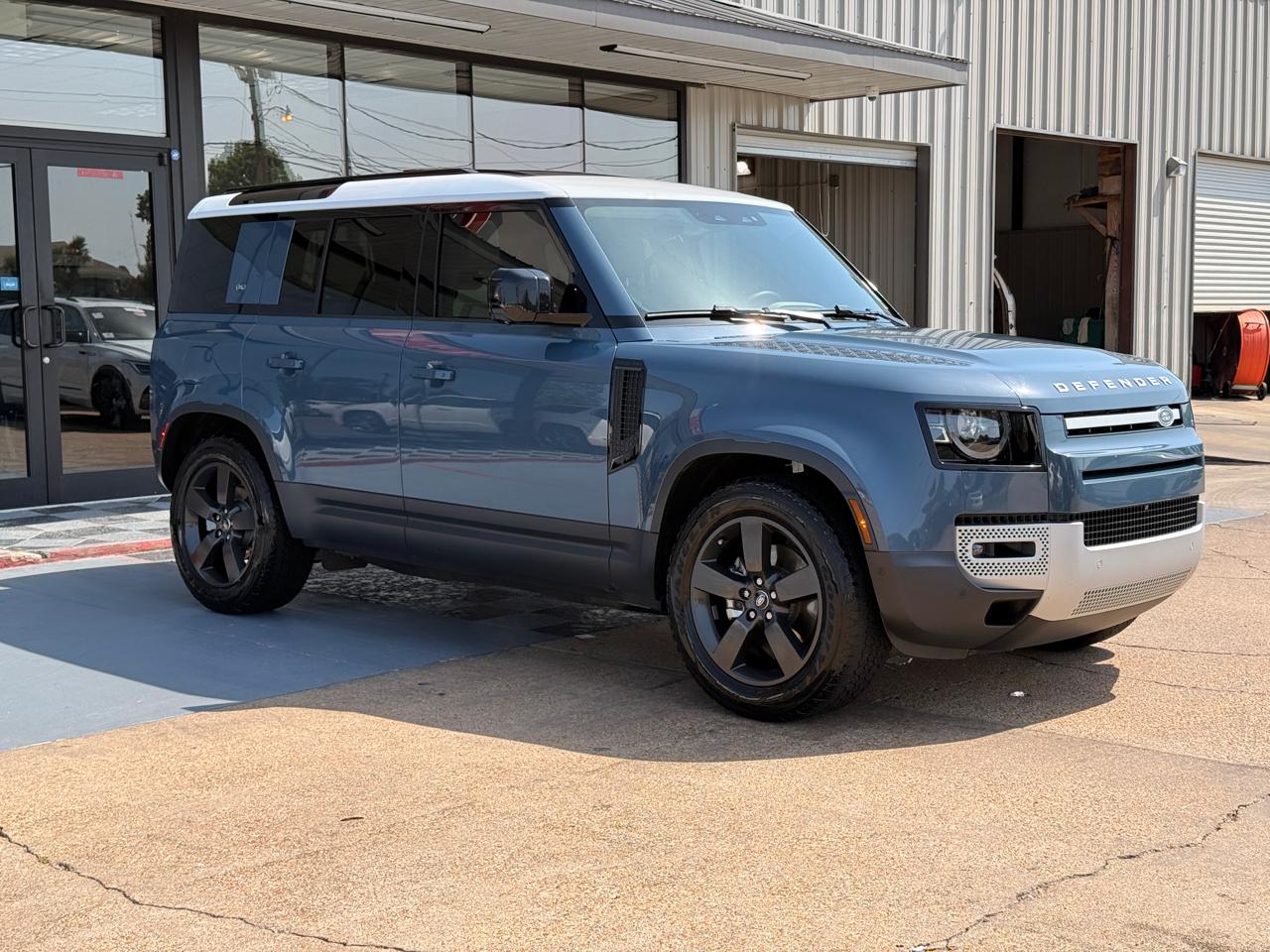 Land Rover Defender P300 110 S 2024