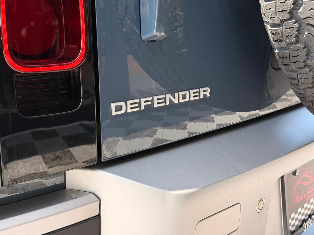 Land Rover Defender P300 110 S 2024