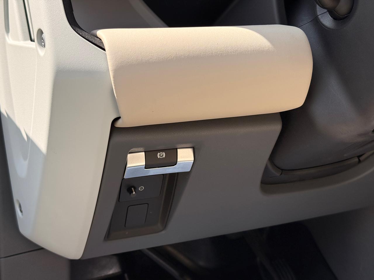 Land Rover Defender P300 110 S 2024
