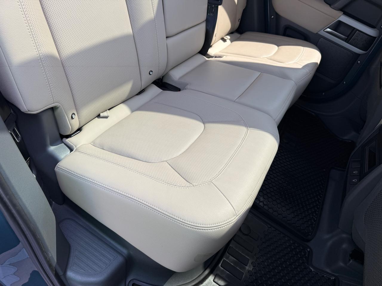 Land Rover Defender P300 110 S 2024