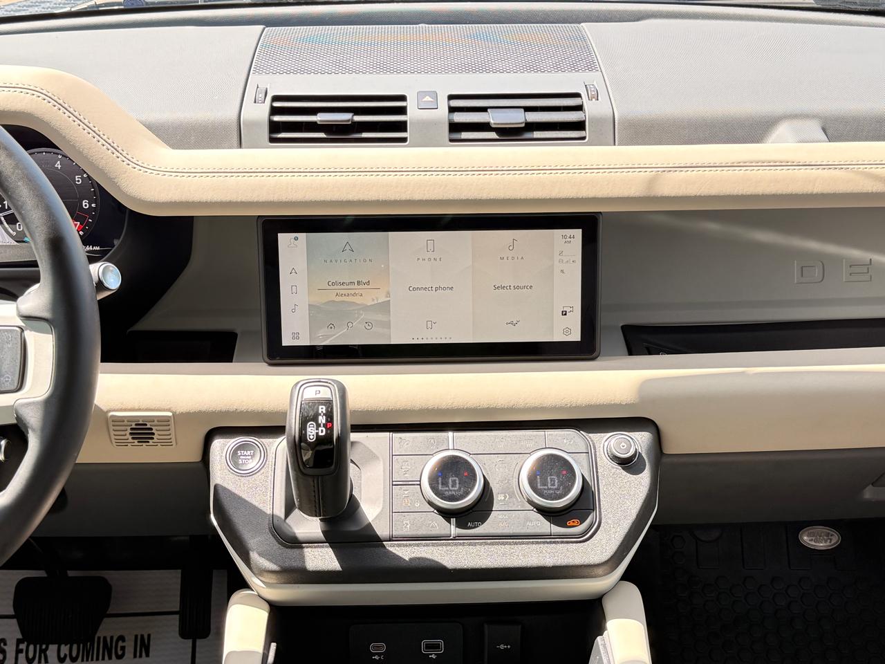 Land Rover Defender P300 110 S 2024