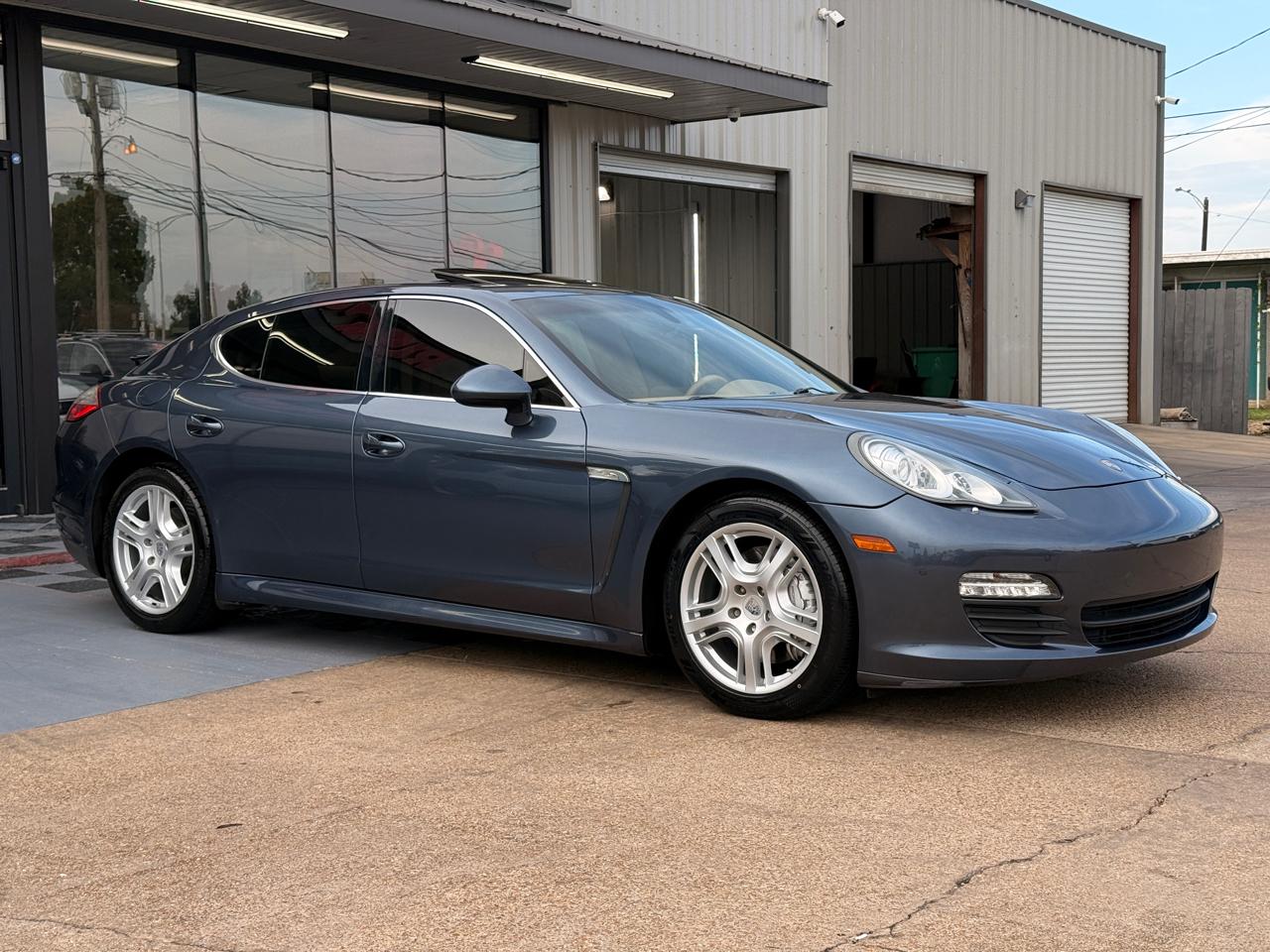 Porsche Panamera S 2011