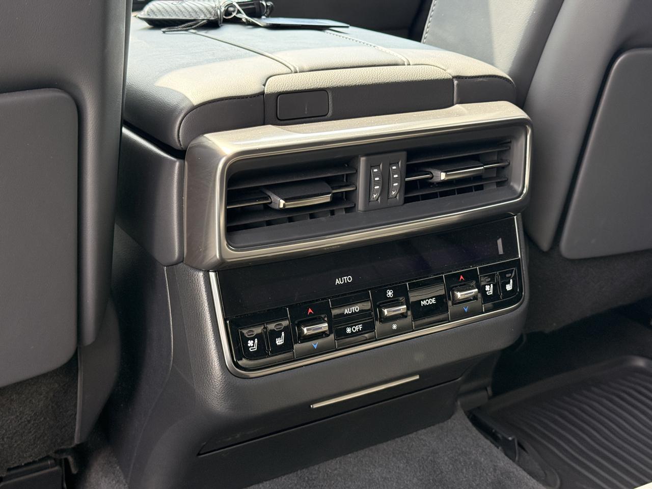 Lexus LX 600 F SPORT Handling 2023
