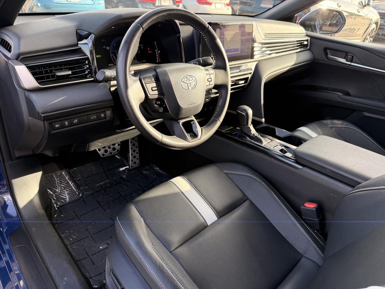 Toyota Camry Hybrid SE 2025