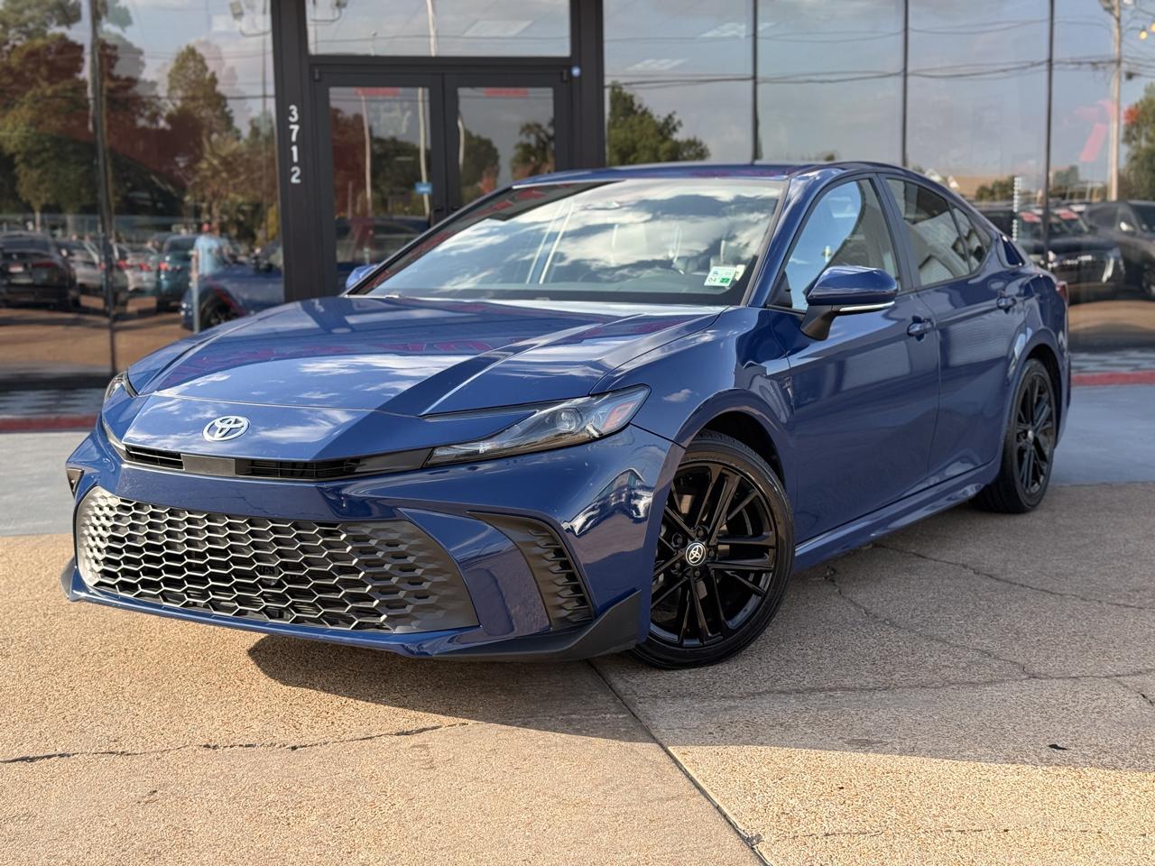 Toyota Camry Hybrid SE 2025