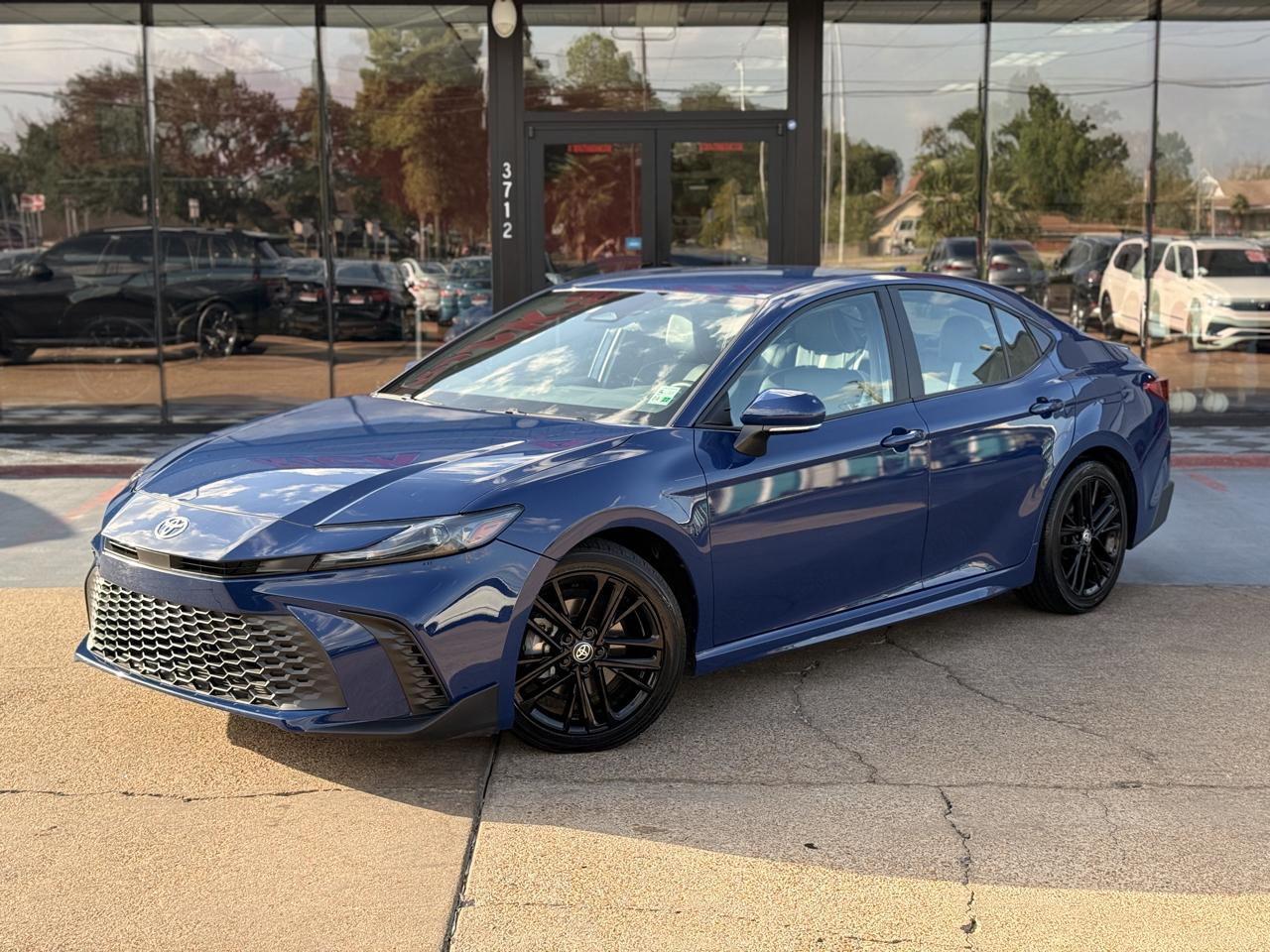 Toyota Camry Hybrid SE 2025
