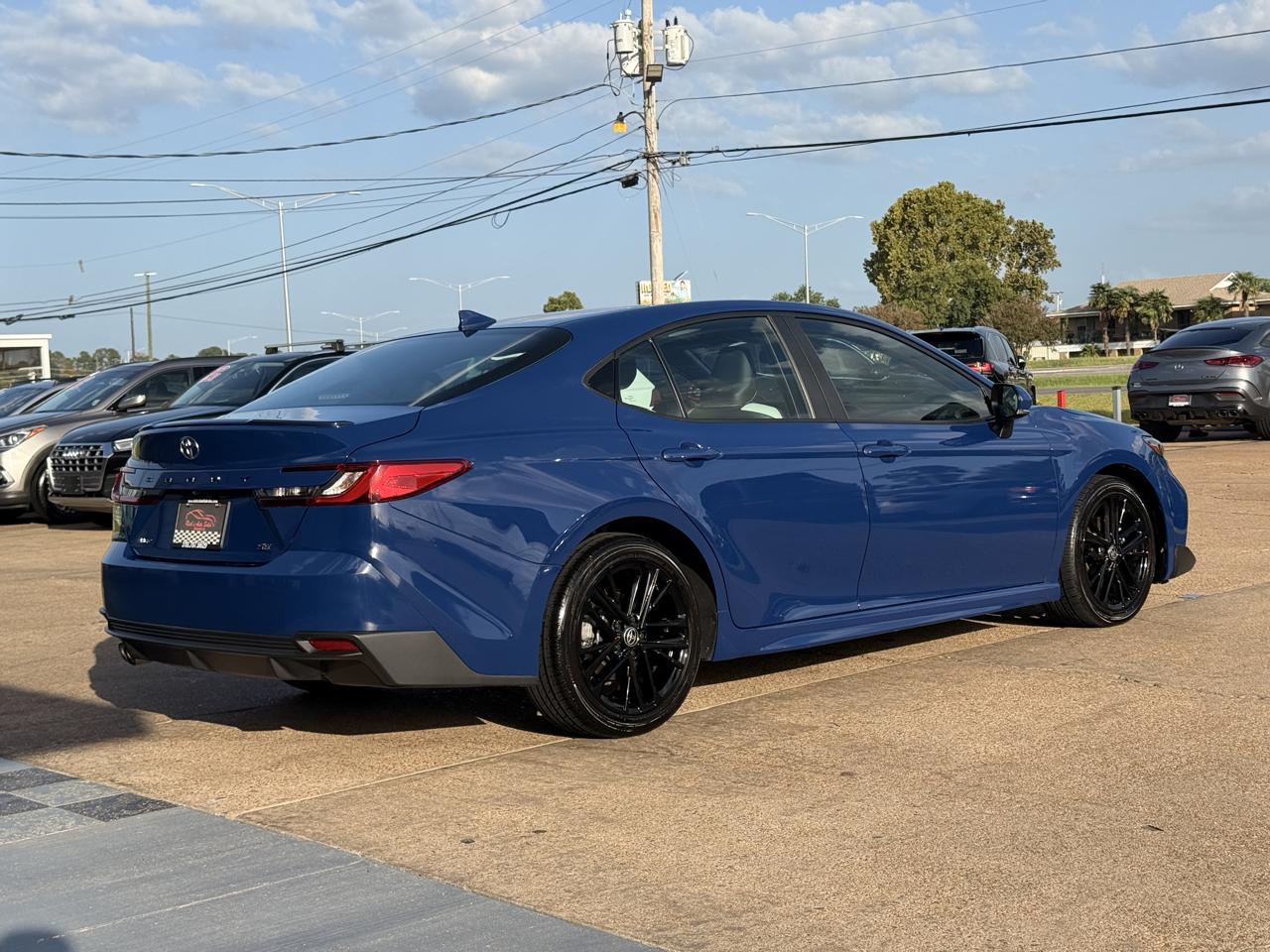 Toyota Camry Hybrid SE 2025