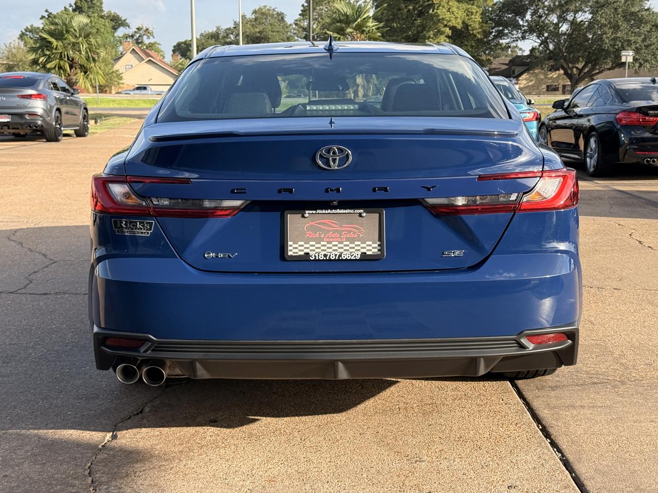 Toyota Camry Hybrid SE 2025