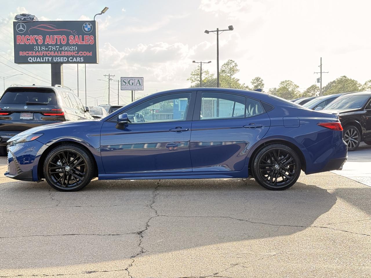 Toyota Camry Hybrid SE 2025