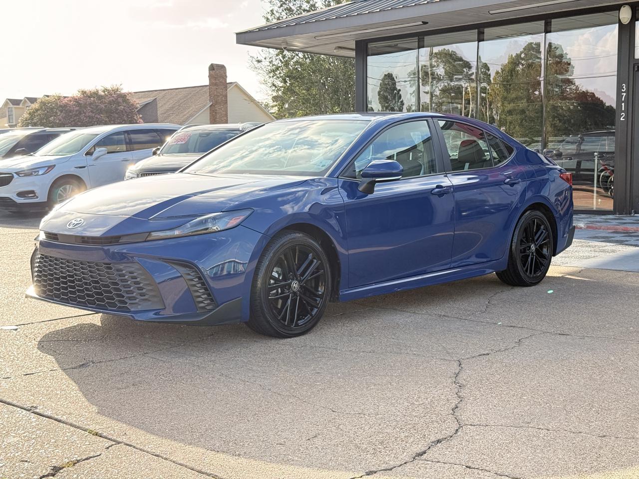 Toyota Camry Hybrid SE 2025