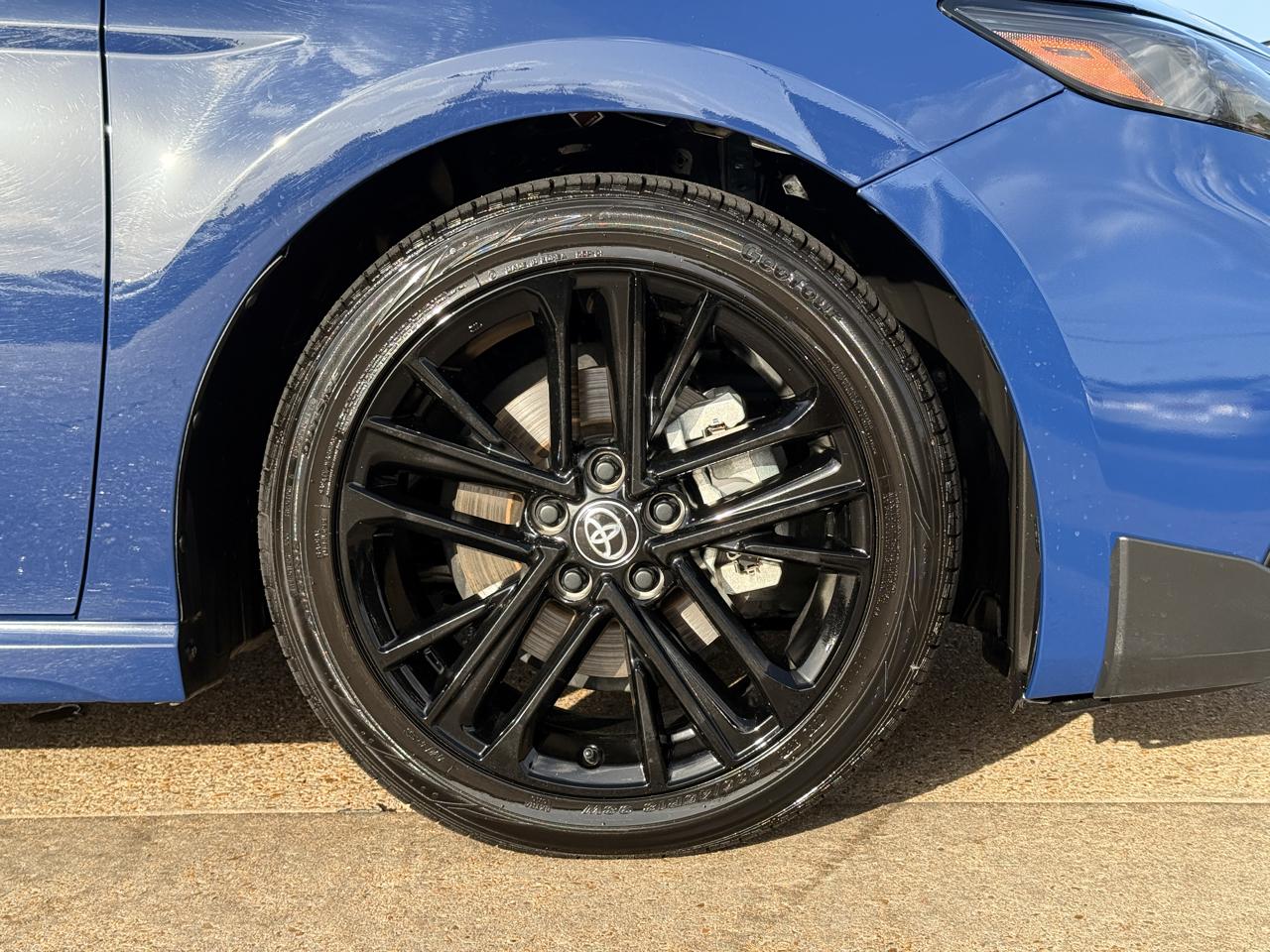Toyota Camry Hybrid SE 2025
